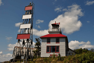 Bruce Bay Lighthouse and Cottages